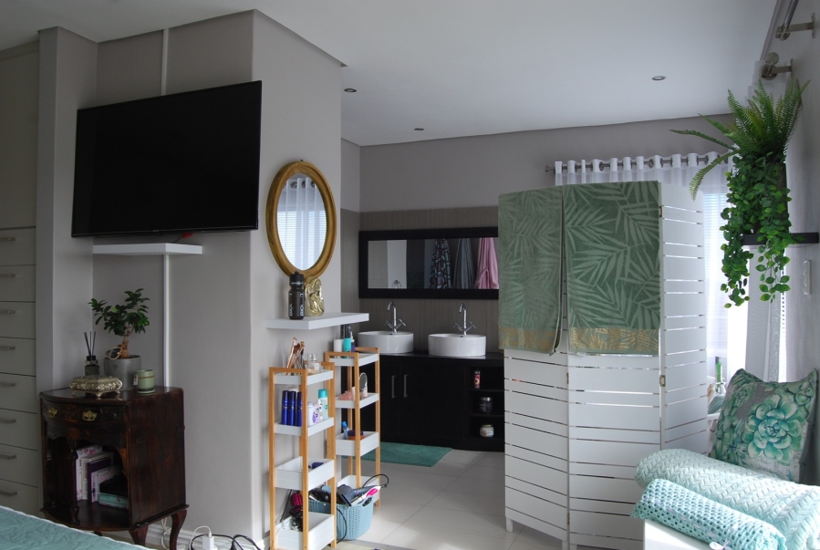 5 Bedroom Property for Sale in Country Club Western Cape
